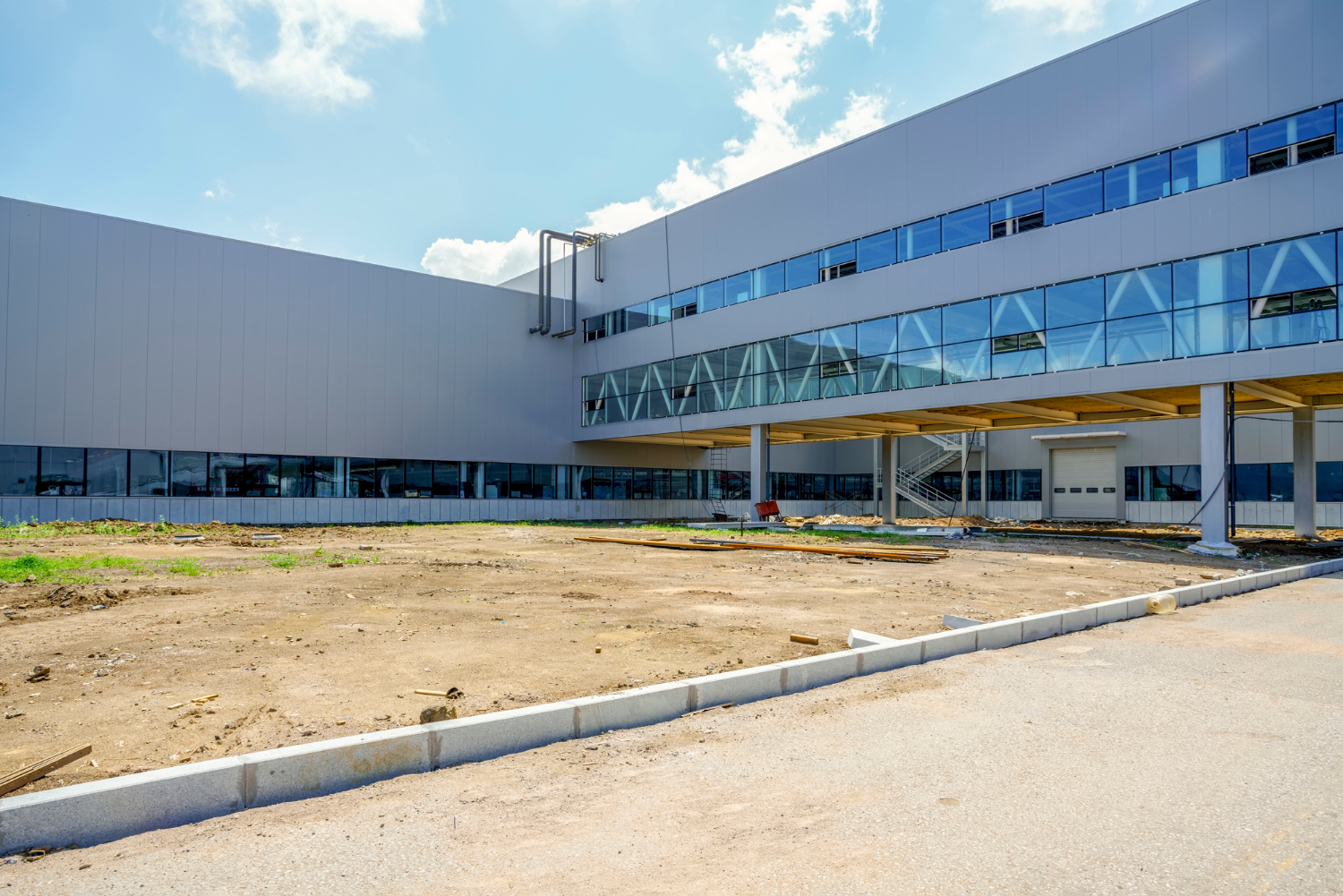 Bloques vibroprensados para instalaciones industriales: cerramientos resistentes y funcionales